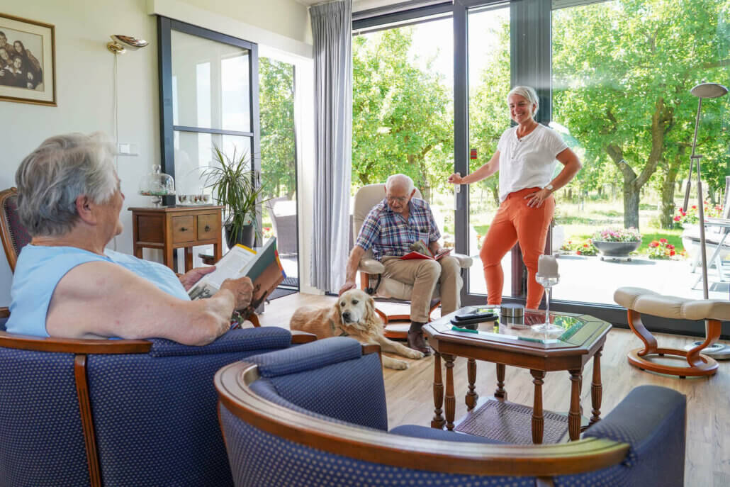 Het beleid voor pre-mantelzorgwoningen kan variëren per regio en lokale wetgeving. Over het algemeen zijn pre-mantelzorgwoningen gebieden binnen een bestaande woning die vooraf zijn ontworpen om later te dienen als een aparte wooneenheid voor mantelzorg. Sommige regio’s kunnen specifieke regels hebben met betrekking tot het bouwen of aanpassen van een pre-mantelzorgwoning, zoals vereisten voor grootte, toegankelijkheid, vergunningen en beperkingen in het gebruik van deze ruimte. Het is raadzaam om contact op te nemen met de plaatselijke gemeente of lokale autoriteiten om specifieke informatie te verkrijgen over het beleid en de voorschriften met betrekking tot pre-mantelzorgwoningen in jouw specifieke regio. Zo kun je de juiste stappen nemen om te voldoen aan de geldende voorschriften bij het plannen of aanpassen van een pre-mantelzorgwoning.
