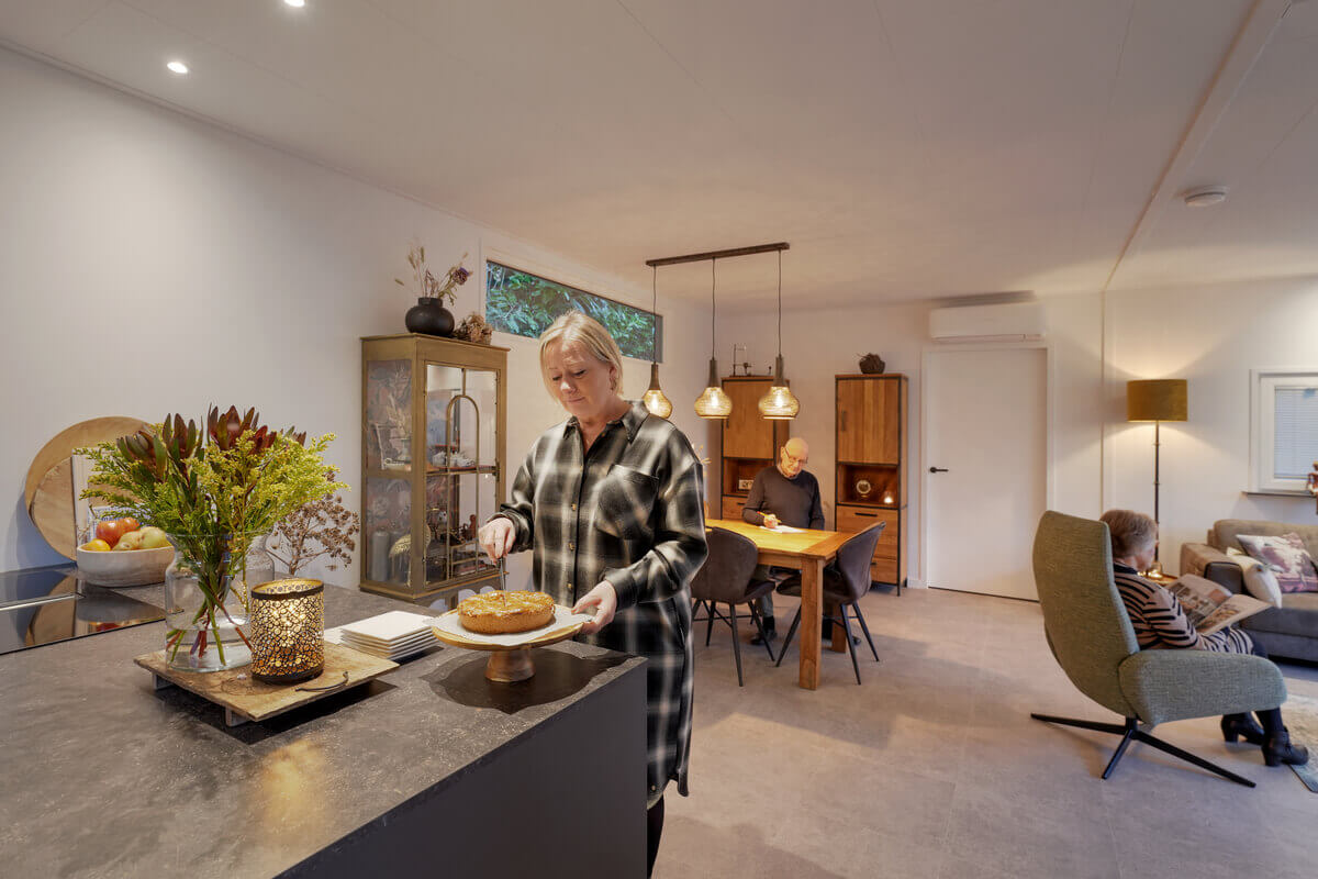 Pre-mantalzorgwoning kopen in Almere. De gemeente Almere bestaat uit de volgende gebieden: Almere Stad (verder opgedeeld in Almere Stad Oost, Almere Stad West, en Almere Centrum), Almere Buiten, Almere Pampus (momenteel in ontwerp), en de wijken Almere Haven, Almere Hout en Almere. In al deze gebieden kan er een vergunning voor Pé-mantelzorgwoningen worden aangevraagd.