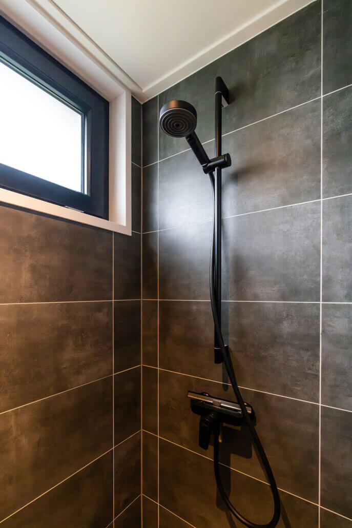 Luxe en knusse gastenverblijf in een riante stadstuin. Omringd door groen, maar met voldoende zonlicht in de woning. Luxe en modern afgewerkt met een ruimte woonkeuken en grote badkamer