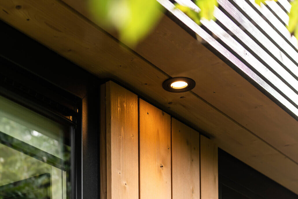 Luxe en knus gastenverblijf in een riante stadstuin. Omringd door groen, maar met voldoende zonlicht in de woning. Luxe en modern afgewerkt met een ruimte woonkeuken en grote badkamer
