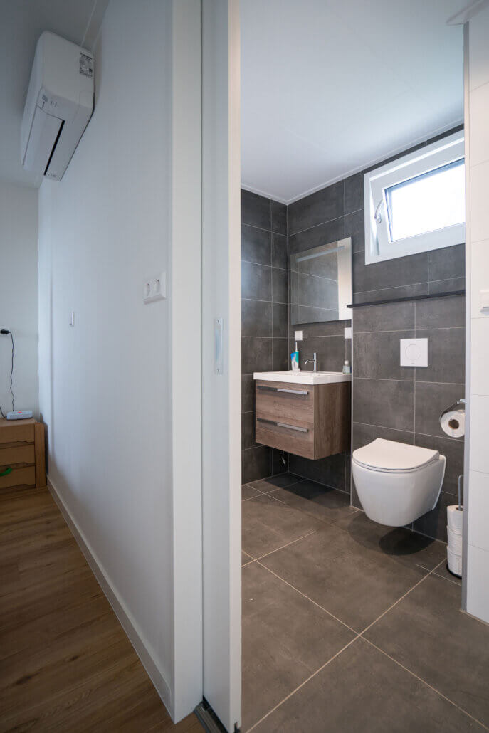 Moderne zorgwoning aan het water van 60m2 met mooie badkamer