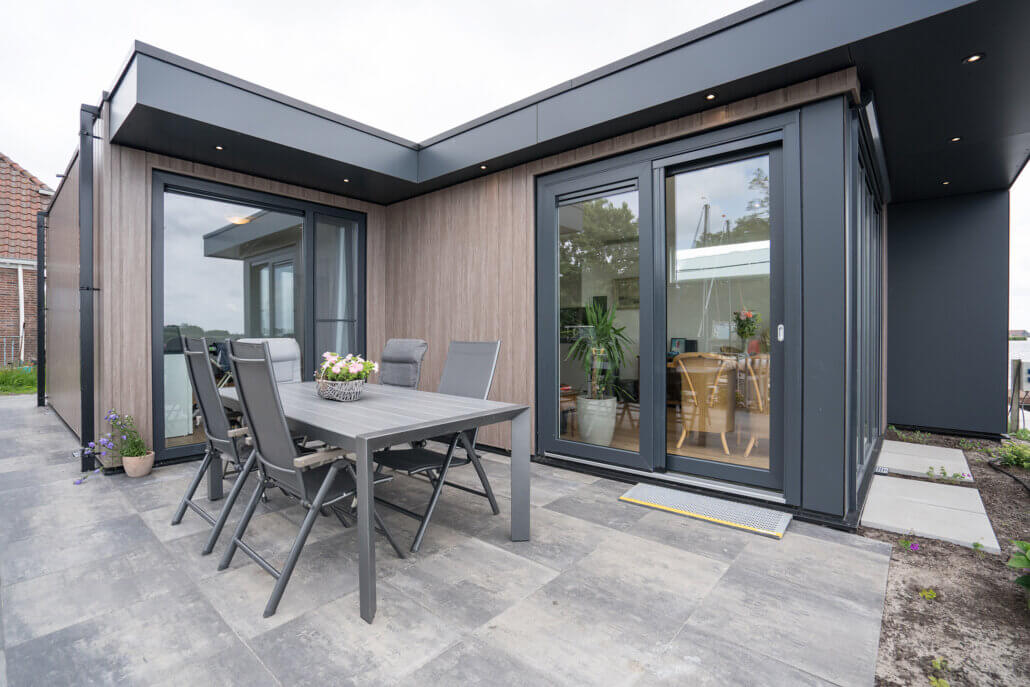 Moderne zorgwoning aan het water van 60m2 met tuin