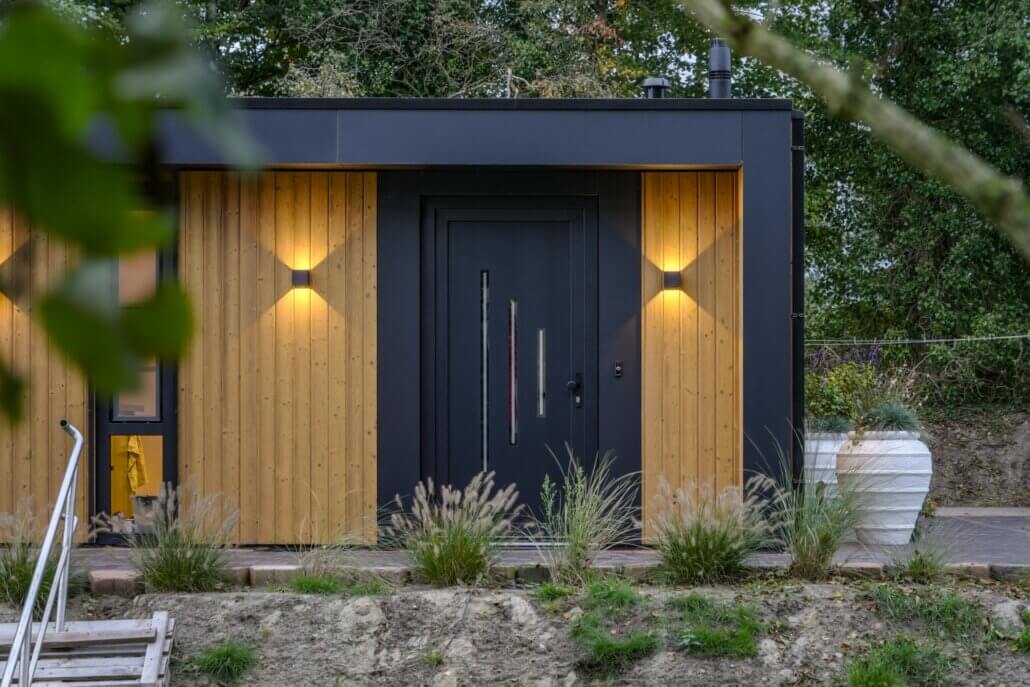 Detail van houten kozijnen mantelzorgwoning Friesland